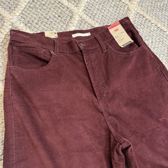 NWT! Levi’s High-Waisted Mom Burgundy Corduroy Jeans Size 33 26986-0048 - Picture 5 of 11